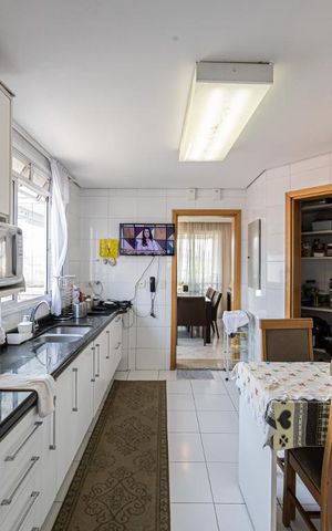 Apartamento à venda com 210m², 4 quartos e 5 vagas Apartamento à venda com 210m², 4 quartos e 5 vagasCozinha