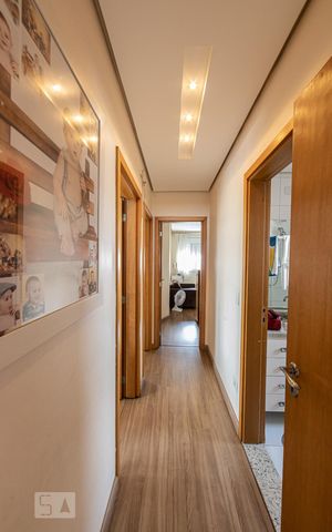 Apartamento à venda com 210m², 4 quartos e 5 vagas Apartamento à venda com 210m², 4 quartos e 5 vagasCorredor