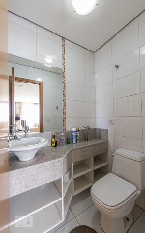 Apartamento à venda com 210m², 4 quartos e 5 vagas Apartamento à venda com 210m², 4 quartos e 5 vagasLavabo