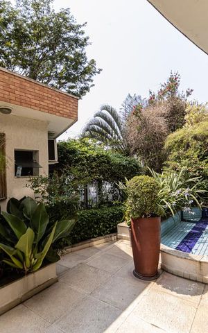 Apartamento à venda com 210m², 4 quartos e 5 vagas Apartamento à venda com 210m², 4 quartos e 5 vagasÁrea comum