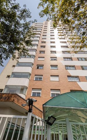 Apartamento à venda com 210m², 4 quartos e 5 vagas Apartamento à venda com 210m², 4 quartos e 5 vagasFachada