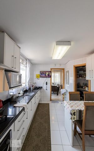 Apartamento à venda com 210m², 4 quartos e 5 vagas Apartamento à venda com 210m², 4 quartos e 5 vagasCozinha