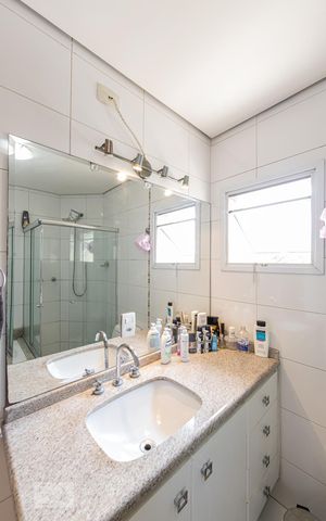 Apartamento à venda com 210m², 4 quartos e 5 vagas Apartamento à venda com 210m², 4 quartos e 5 vagasBanheiro Social