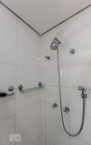 Apartamento à venda com 210m², 4 quartos e 5 vagas Apartamento à venda com 210m², 4 quartos e 5 vagasBanheiro Social