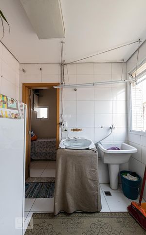 Apartamento à venda com 210m², 4 quartos e 5 vagas Apartamento à venda com 210m², 4 quartos e 5 vagasÁrea de Serviço
