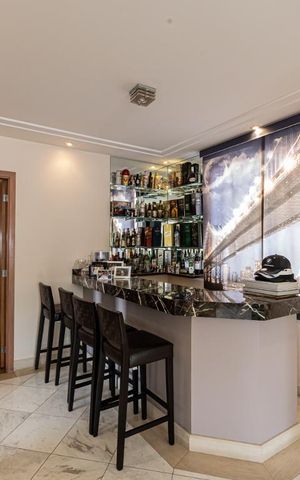 Apartamento à venda com 210m², 4 quartos e 5 vagas Apartamento à venda com 210m², 4 quartos e 5 vagasSala