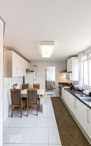 Apartamento à venda com 210m², 4 quartos e 5 vagas Apartamento à venda com 210m², 4 quartos e 5 vagasCozinha