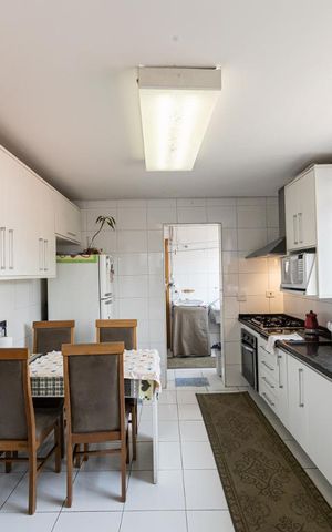 Apartamento à venda com 210m², 4 quartos e 5 vagas Apartamento à venda com 210m², 4 quartos e 5 vagasCozinha