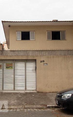 Casa à venda com 230m², 4 quartos e 4 vagasFachada