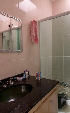 Casa à venda com 230m², 4 quartos e 4 vagasBanheiro da Suíte 1