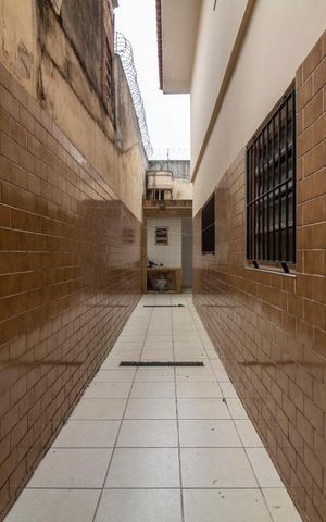 Casa à venda com 230m², 4 quartos e 4 vagasCorredor Externo