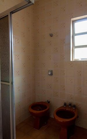 Casa à venda com 230m², 4 quartos e 4 vagasBanheiro Social