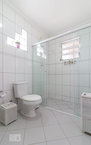 Casa à venda com 195m², 3 quartos e 3 vagasBanheiro quarto 3 suíte