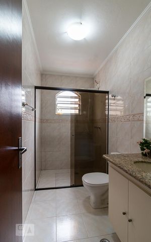 Casa à venda com 195m², 3 quartos e 3 vagasBanheiro social