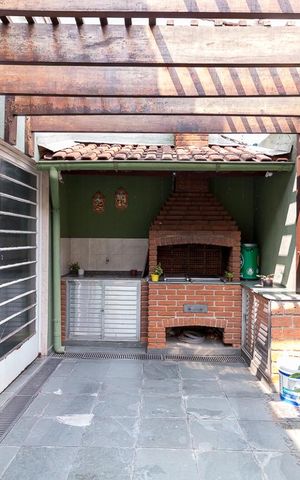 Casa à venda com 195m², 3 quartos e 3 vagasChurrasqueira e garagem