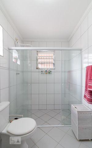 Casa à venda com 195m², 3 quartos e 3 vagasBanheiro quarto 3 suíte