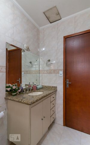Casa à venda com 195m², 3 quartos e 3 vagasBanheiro social