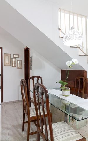 Casa à venda com 195m², 3 quartos e 3 vagasSala