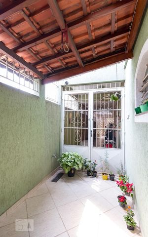 Casa à venda com 195m², 3 quartos e 3 vagasCorredor lateral externo