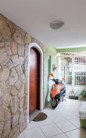 Casa à venda com 195m², 3 quartos e 3 vagasEntrada da casa