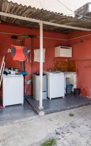 Casa à venda com 319m², 2 quartos e 1 vagaÁrea de Serviço