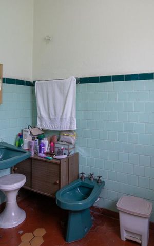 Casa à venda com 319m², 2 quartos e 1 vagaBanheiro