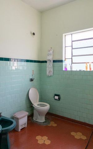 Casa à venda com 319m², 2 quartos e 1 vagaBanheiro