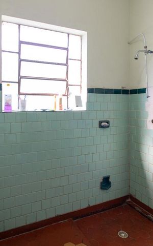 Casa à venda com 319m², 2 quartos e 1 vagaBanheiro