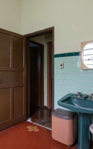 Casa à venda com 319m², 2 quartos e 1 vagaBanheiro
