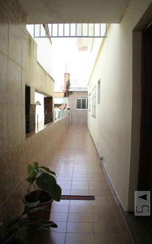Casa à venda com 167m², 5 quartos e 2 vagasCorredor