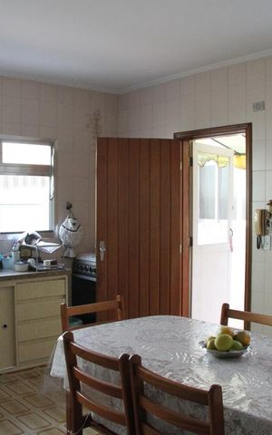 Casa à venda com 167m², 5 quartos e 2 vagasCozinha
