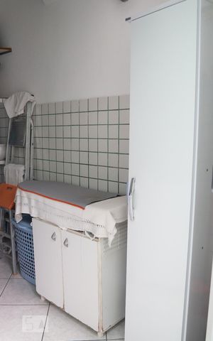Casa à venda com 230m², 3 quartos e 2 vagasLavanderia