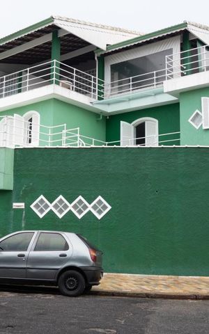Casa à venda com 230m², 3 quartos e 2 vagasFachada