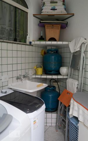 Casa à venda com 230m², 3 quartos e 2 vagasLavanderia