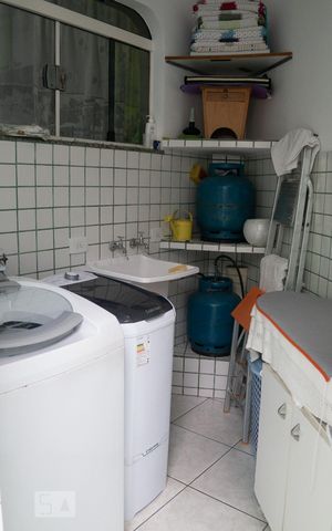 Casa à venda com 230m², 3 quartos e 2 vagasLavanderia