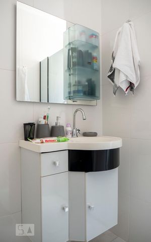 Casa à venda com 160m², 3 quartos e 2 vagasBanheiro
