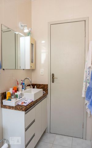 Casa à venda com 160m², 3 quartos e 2 vagasBanheiro da Suíte