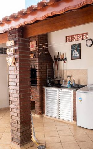 Casa à venda com 160m², 3 quartos e 2 vagasChurrasqueira