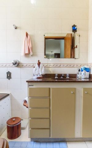 Casa à venda com 198m², 3 quartos e 2 vagas Casa à venda com 198m², 3 quartos e 2 vagasBanheiro da Suíte