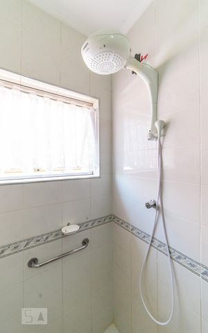 Casa à venda com 198m², 3 quartos e 2 vagas Casa à venda com 198m², 3 quartos e 2 vagasBanheiro Social