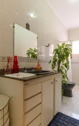 Casa à venda com 198m², 3 quartos e 2 vagas Casa à venda com 198m², 3 quartos e 2 vagasBanheiro Social
