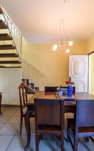 Casa à venda com 198m², 3 quartos e 2 vagas Casa à venda com 198m², 3 quartos e 2 vagasSala de Jantar