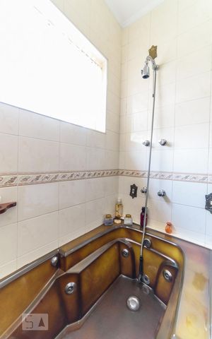 Casa à venda com 198m², 3 quartos e 2 vagas Casa à venda com 198m², 3 quartos e 2 vagasBanheiro da Suíte