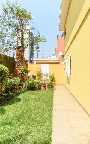 Casa à venda com 198m², 3 quartos e 2 vagas Casa à venda com 198m², 3 quartos e 2 vagasQuintal
