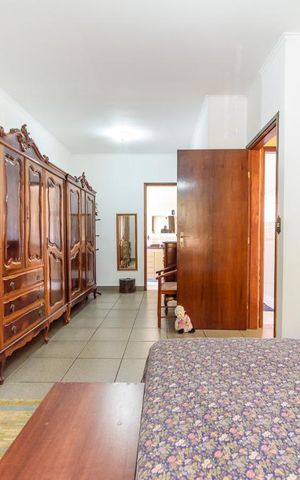 Casa à venda com 198m², 3 quartos e 2 vagas Casa à venda com 198m², 3 quartos e 2 vagasSuíte