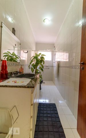 Casa à venda com 198m², 3 quartos e 2 vagas Casa à venda com 198m², 3 quartos e 2 vagasBanheiro Social