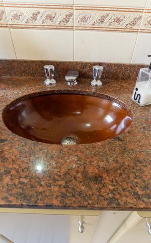 Casa à venda com 198m², 3 quartos e 2 vagas Casa à venda com 198m², 3 quartos e 2 vagasBanheiro da Suíte