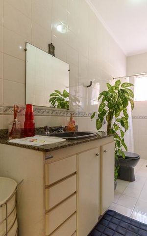 Casa à venda com 198m², 3 quartos e 2 vagas Casa à venda com 198m², 3 quartos e 2 vagasBanheiro Social