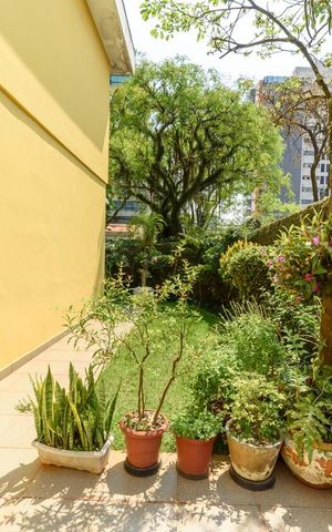 Casa à venda com 198m², 3 quartos e 2 vagas Casa à venda com 198m², 3 quartos e 2 vagasQuintal