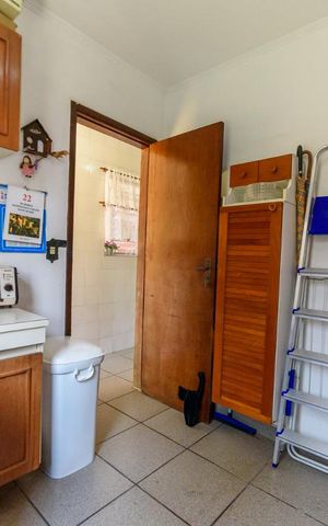 Casa à venda com 198m², 3 quartos e 2 vagas Casa à venda com 198m², 3 quartos e 2 vagasQuarto de Serviço